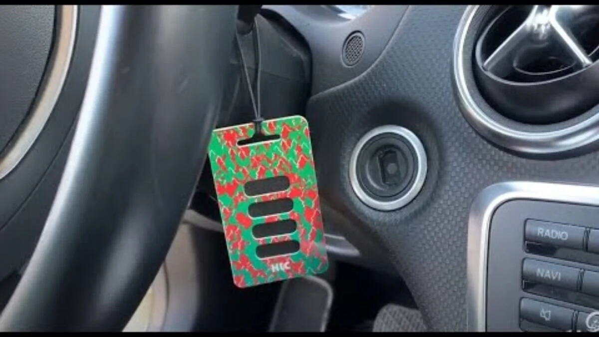 Como tirar cheiro de cigarro do carro? Entenda como funciona a higienização