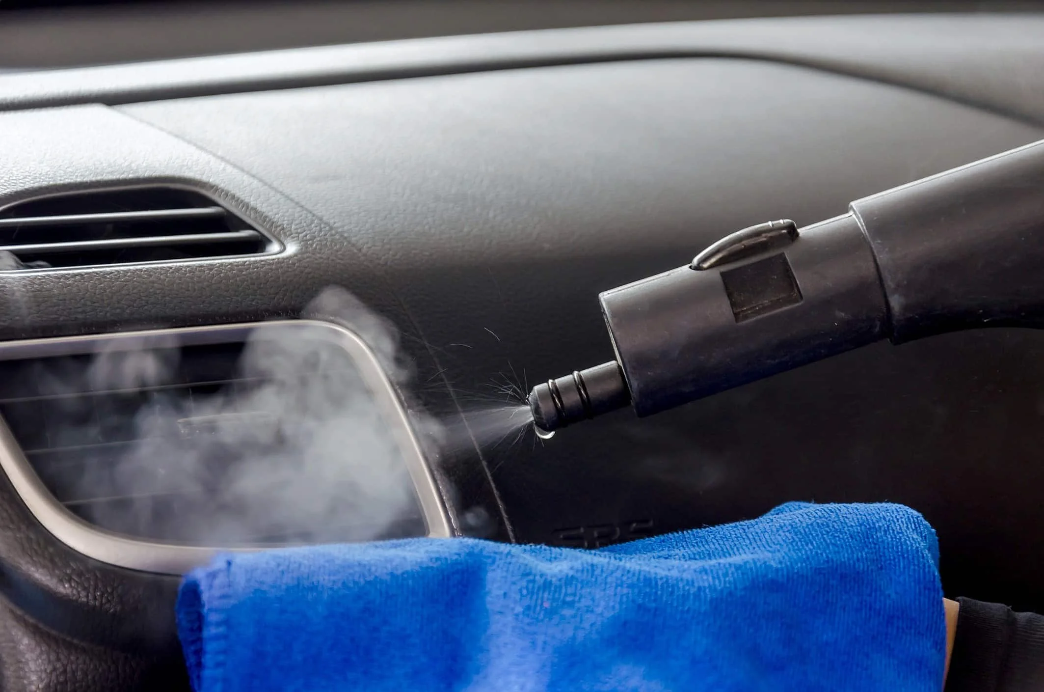 Mau cheiro no ar-condicionado do carro: causas e como resolver